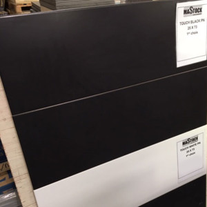 Faïence "Touch" noir ou blanc - Mastock