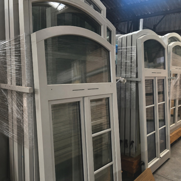 Fenêtre arrondie bois - 169 €