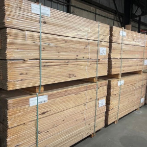 Plancher massif en pin - Mastock